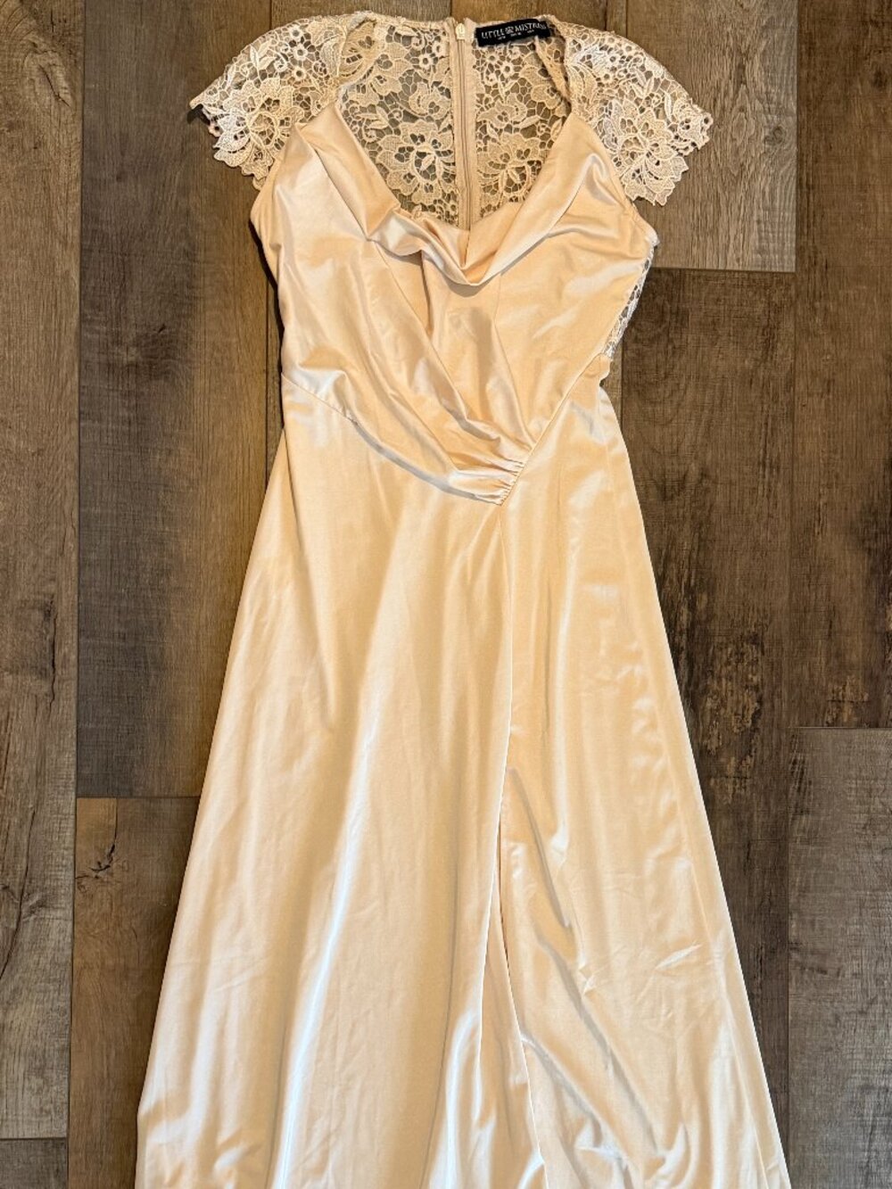 Simple Wedding Dress Ivory Gown Lace Detail Size 6 NWOT